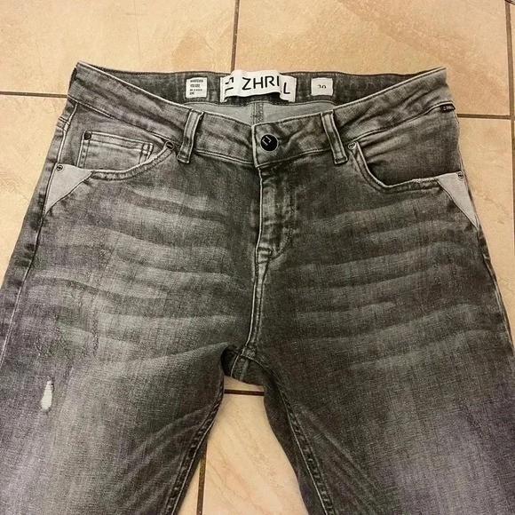 Original Zhrill Jeans Mid Rise denim cropped bottom comfortable & stylish. - Picture 9 of 15